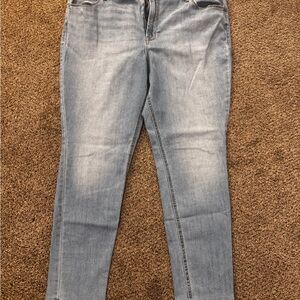 Old Navy Light Wash Super Skinny Jean